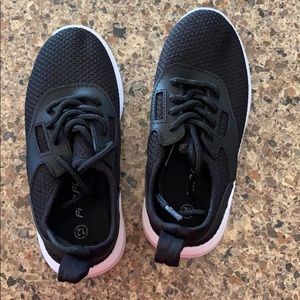 Toddler tennis shoes